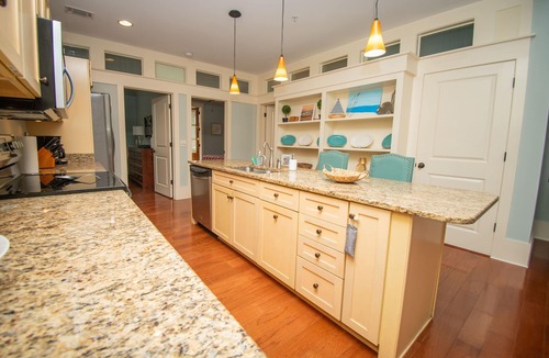 Habersham Condo | Spacious Condo with Private Balcony: A Pet Owner's Dream in the Lowcountry