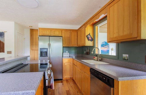 Hillsville House | Spacious Creekside Cabin w/Views of Private Waterfalls,Hot Tub, Shuffleboard