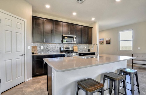 Casas Adobes House | Spacious & Elegant 2-story home