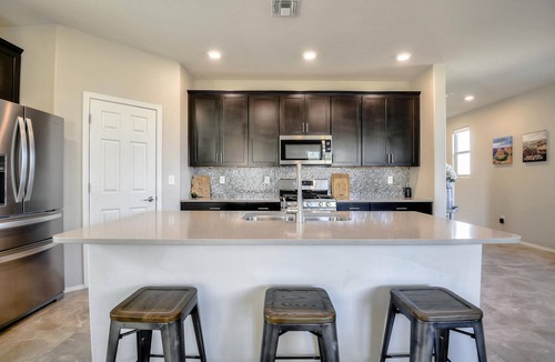 Casas Adobes House | Spacious & Elegant 2-story home