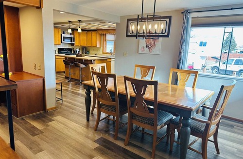 Ennis House | Spacious Ennis Home – Walk to Town, River & Local Attractions