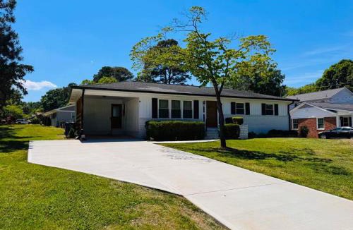 Raleigh House | Spacious Family 3BR Quiet Raleigh Near North Hills Free Parking WiFi