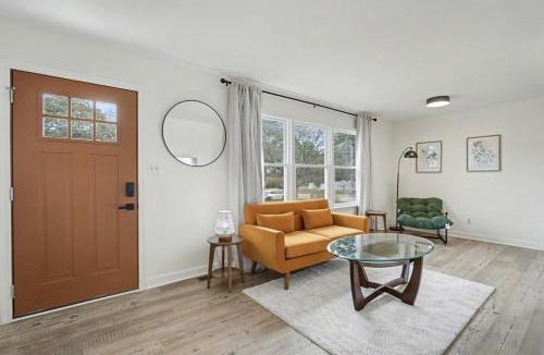 Raleigh House | Spacious Family 3BR Quiet Raleigh Near North Hills Free Parking WiFi