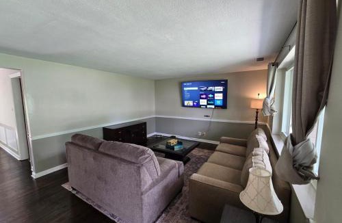 Mason Apartment | Spacious Family-Friendly Estate