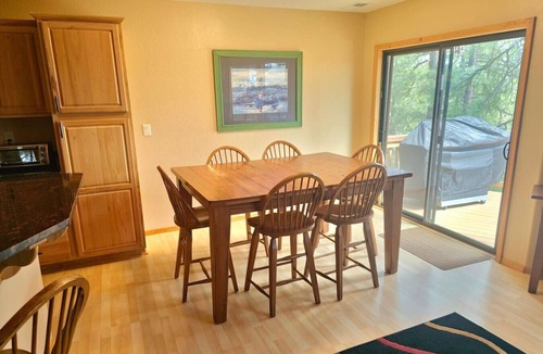 Munds Park Cabin | Spacious Family Mountain Cabin ~Fireplace ~2 Decks ~Near Lake