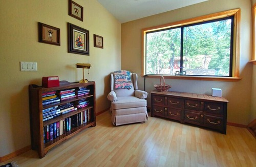 Munds Park Cabin | Spacious Family Mountain Cabin ~Fireplace ~2 Decks ~Near Lake