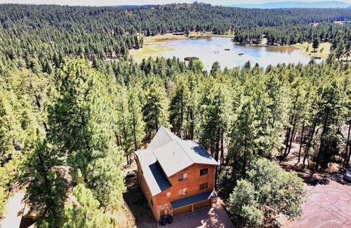 Munds Park Cabin | Spacious Family Mountain Cabin ~Fireplace ~2 Decks ~Near Lake
