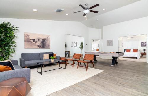 Tamaron House | Spacious Family Oasis ~ PoolTable ~ Backyard ~ Pkg