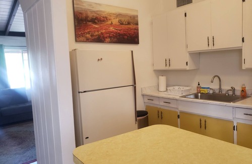 Miramonte Apartment | Spacious furnished 2 bedroom apartment available in a great central location !