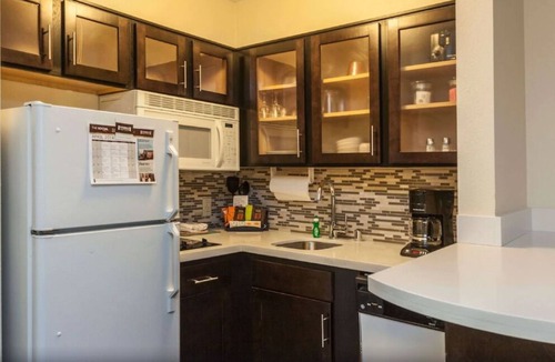 Acres Green House | Spacious Good-Value Accommodation! Pet-Friendly, Near Otero Tennis Courts