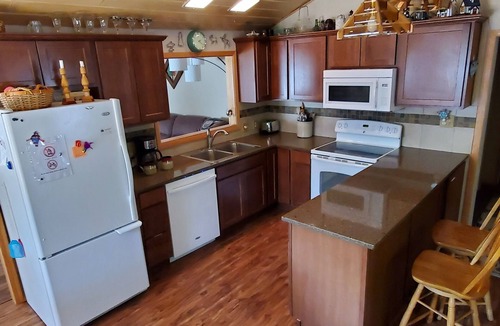 Nordman House | Spacious home -5 minute walk to beautiful Priest Lake