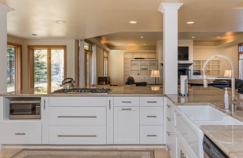 Sun Valley House | Spacious Home - Hot Tub, Game Room, 2 Kitchens, 3 Living Rooms - Perfect For Large Families