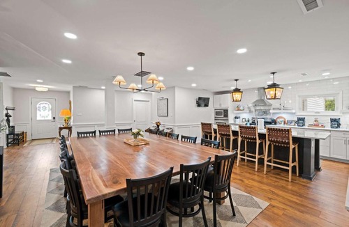 Williamstown House | Spacious Home Near Ark, Perfect for 12 Guests