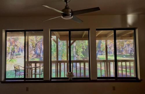 Kaweah House | Spacious Home with Large Deck & North Fork River Beach for Family Fun. Book It!