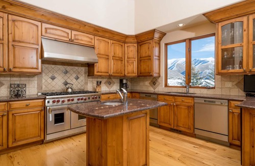 Highlands House | Spacious Home with WIFI, Pool Table, and Panoramic Views