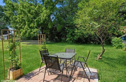 Des Moines House | Spacious house sleeps 12 in Des Moines, pet & family friendly