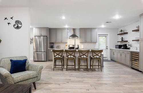 Cox Heights House | Spacious house w/hot tub/Lawn/Fire pit - mins to old town/ASU. Pet Friendly!