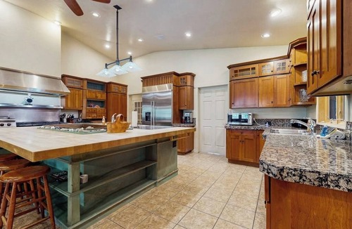 Bellevue House | Spacious & inviting home near town with jetted tub, gas fireplace & WiFi