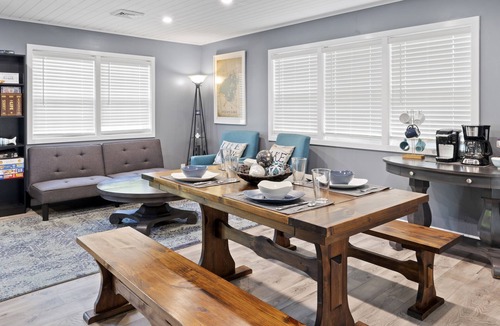 Lakeview Cottage | ❤️ Spacious Island Cottage at Indian Lake ❤️