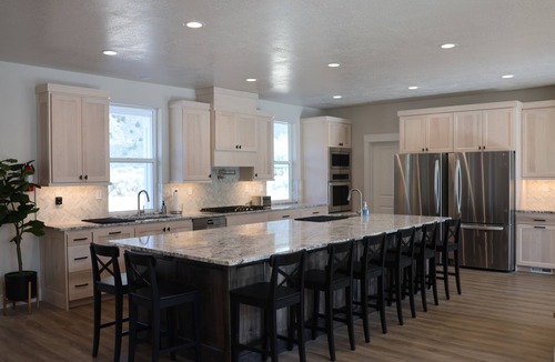 Sevier Cabin | Spacious lodge viewing the Big Rock Candy Mountain