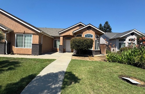 Sanger House | Spacious Lovely 5-bedroom house in charming Sanger with AC