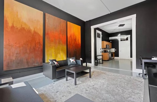 Wilmington Apartment | Spacious Luxury Black Downtown Apartment - Minutes from WEC!
