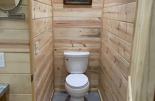 Moscow House | Spacious master suite in basement of log home. 10 minutes from Moscow!