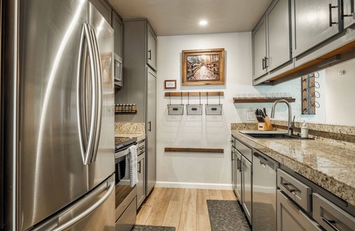 Mammoth Lakes Condo | Spacious & Modern 2BR Condo W/Pool & Spa 637