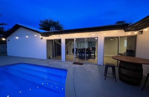 Las Vegas Villa | Spacious & Modern 5Bedroom 3Bath Villa with Private Pool and Hot Jacuzzi