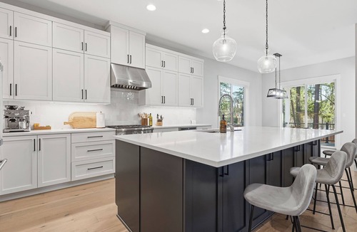 Garden Home-Whitford House | Spacious Modern High End 4BR Near Portland, Large Yard For Groups