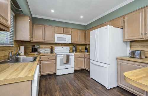 Kelseyville House | Spacious, Newly Remodeled Home with great Views with EV Charger