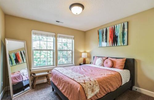 Cedar Hills Villa | Spacious, Quiet, private, 5 BR Near Portland DT