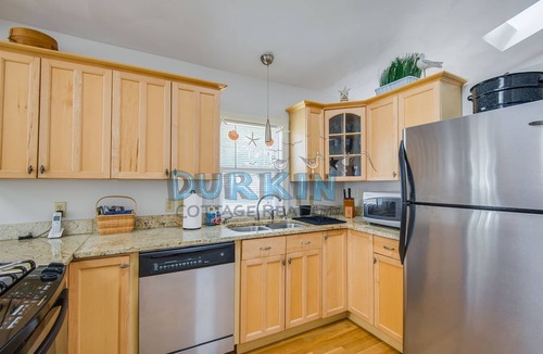 Narragansett House | Spacious Ranch, High Ceilings, Central Air Conditioning, Close to Beach