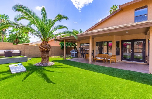 Central Scottsdale House | Spacious Scottsdale Palm Home w/Private Pool