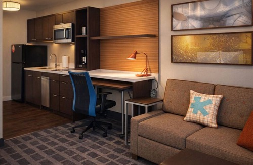 Morrisville Hotel | Spacious Suite Near Lake Crabtree & Umstead State Park – w/Kitchen & Breakfast!