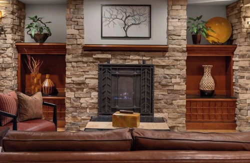 Sacramento Hotel | Spacious Suite Perfect for Family and Extended Stays Near CSUS