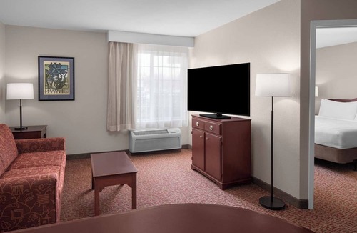 Sacramento Hotel | Spacious Suite Perfect for Family and Extended Stays Near CSUS