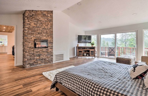 Worley Cottage | Spacious Sun-up Bay Cabin, 20 Min to Downtown Cda!