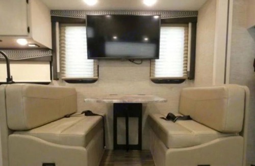 Lexington House | Spacious Thor A.C.E RV Experience