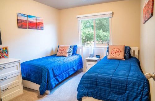 Kanab Apartment | Spacious Townhome by Utah National Parks Sleeps 8