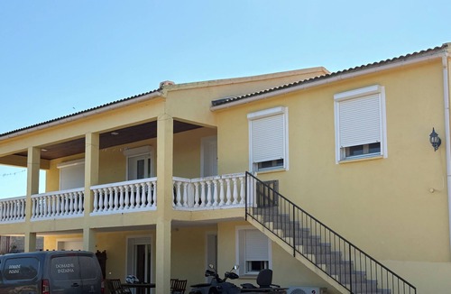 Solaro House | Spacious villa with pool, near SOLENZARA, sleeps 14/16