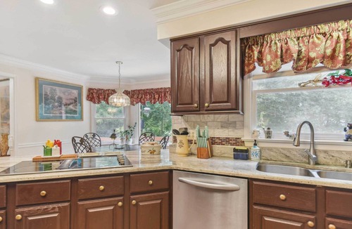 Northwest House | Spacious Virginia Beach Retreat w/ Outdoor Dining!