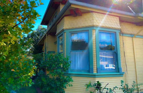 Cloverdale House | Spacious wine country retreat; Sauna, hot tub, gym in charming Cloverdale.