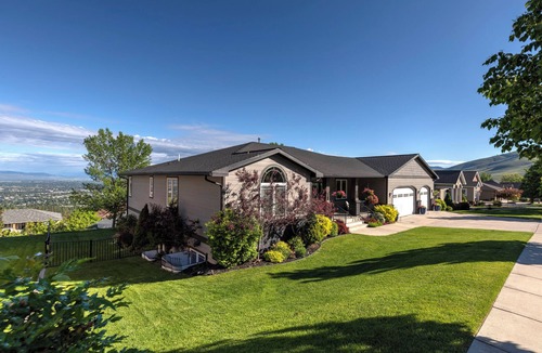 Farviews - Pattee Canyon House | Spacious with stunning views overlooking Missoula with gameroom and gym