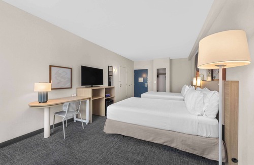 Oleander - Sunset Hotel | Spark by Hilton Bakersfield Central