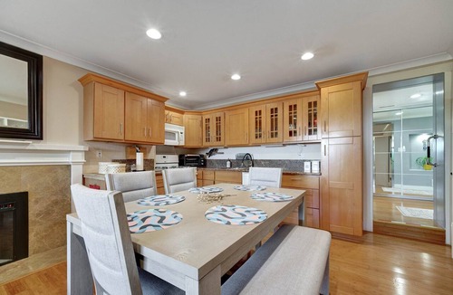 Thousand Oaks Apartment | Sparkling 3 room apt, S.F. Bay Views on most exclusive str. N. Berkeley Hills