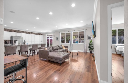 Sparks House | Sparks 2-Storys|18 mins to Downtown|Sleeps 16