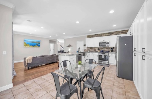 Sparks House | Sparks 2-Storys|18 mins to Downtown|Sleeps 16