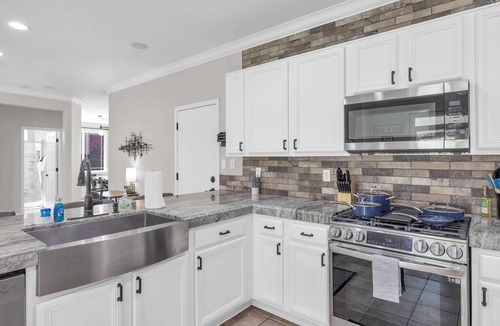 Sparks House | Sparks 2-Storys|18 mins to Downtown|Sleeps 16