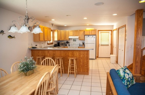 Buxton House | Spartina 3 Bedroom Cottage by RedAwning